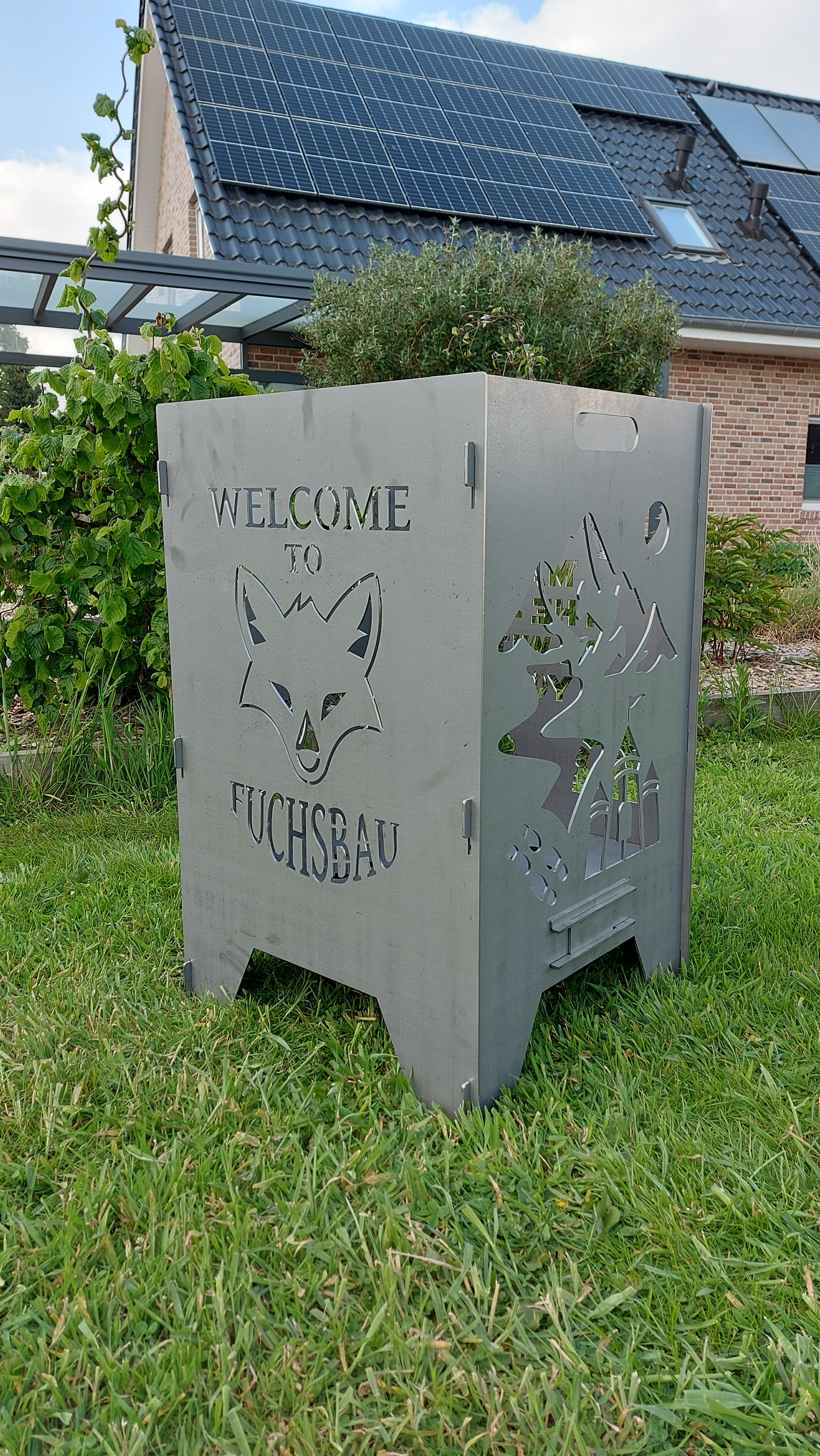 Feuertonne mit Fantasie Motiven im Garten