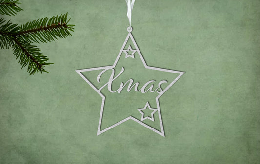 Stern mit 5 Zacken in Silber auf grünem Hintergrund, in der Mitte des Sterns steht Xmas