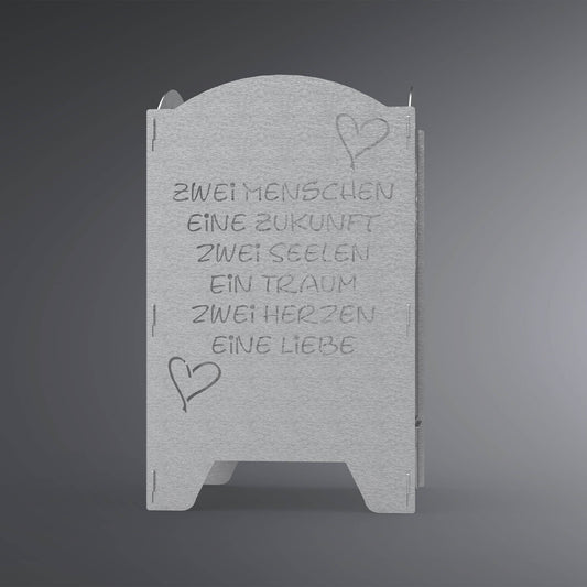 Feuertonne mit gebogener oberen Kante und einem Spruch mit Herzen als Motiv.