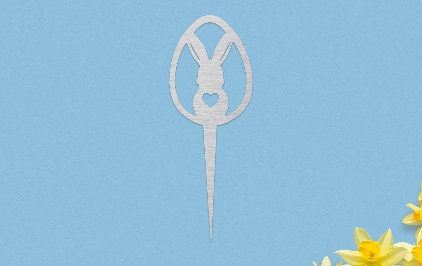 Gartenstecker zu Ostern als Osterei mit einem Hasen innen drin