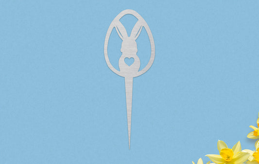 Gartenstecker zu Ostern als Osterei mit einem Hasen innen drin