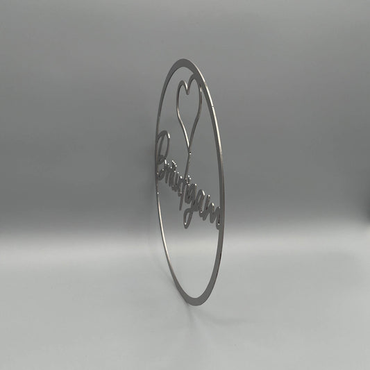 Seitenansicht auf einen runden Kranz mit der Innenschrift Bräutigam.