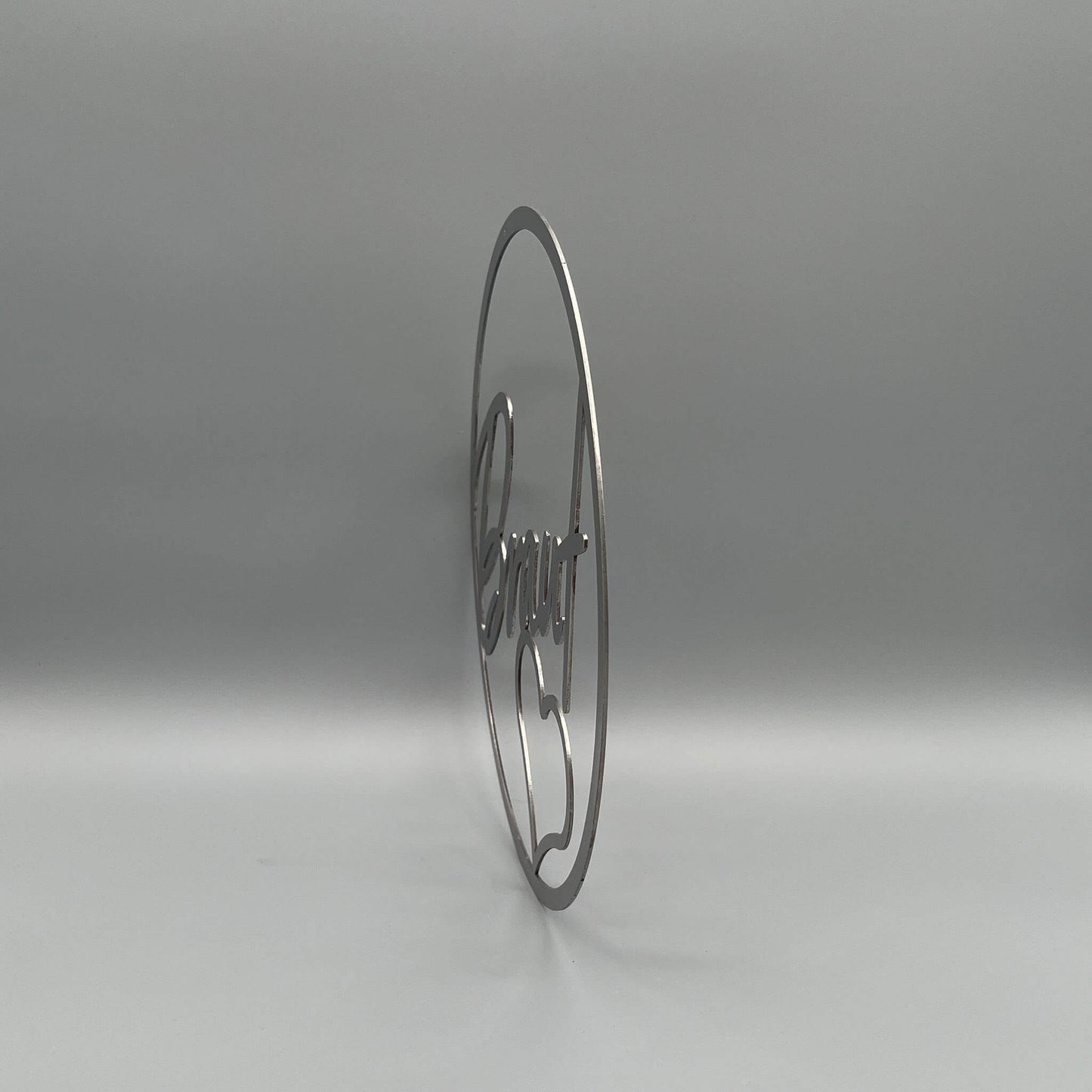 Seitenansicht eines runden Kranzes mit der Innenschrift Braut.