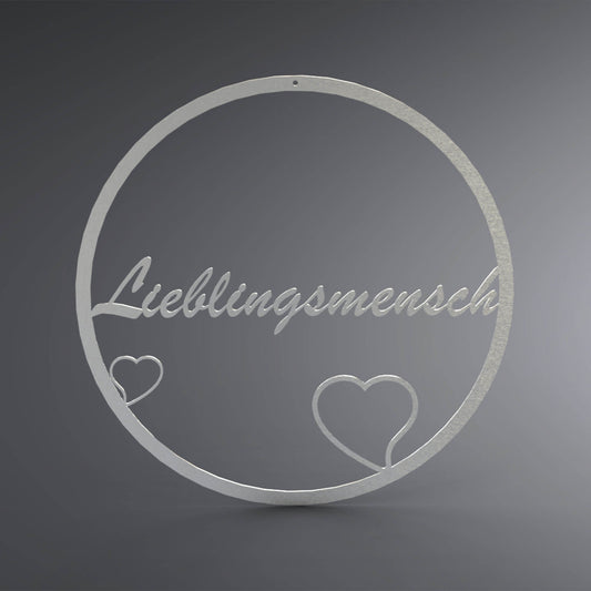 Dünner, ausgehöhlter Kranz. In der Mitte steht: "Lieblingsmensch". Unten links und rechts befinden sich jeweils ein ausgehöhltes Herz.