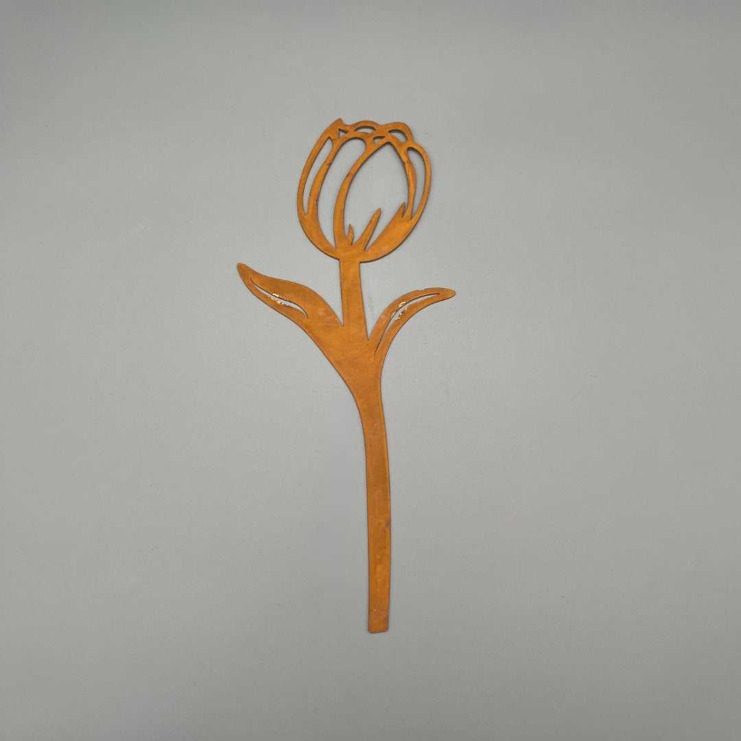 Blumenstecker als Tulpenform in Rost