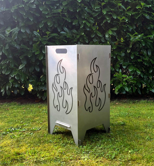 Feuertonne im Garten mit Flammen Motiv.