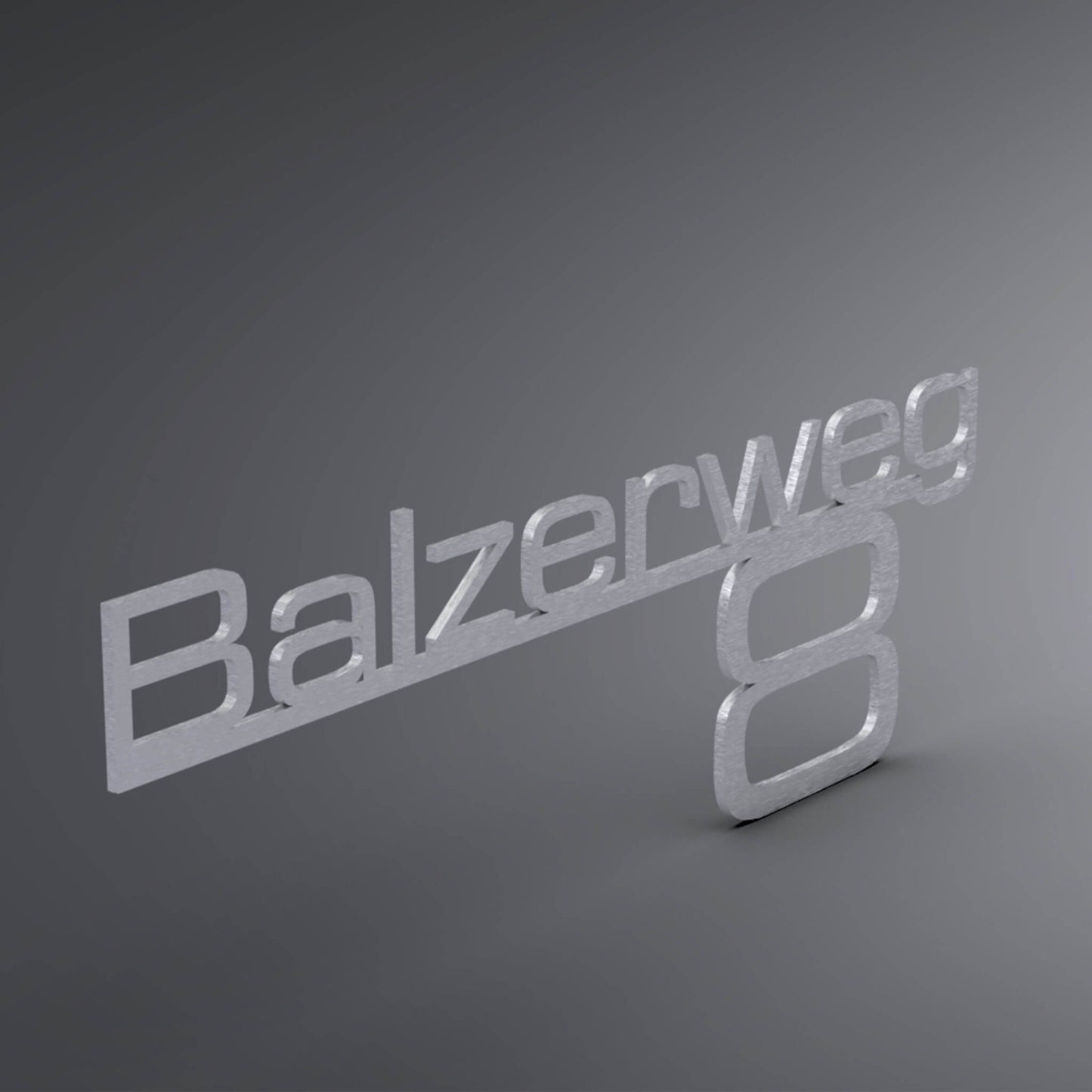 Eine Wanddekoration die die Adresse wiedergibt. Straßenname steht auf einer schmalen Linie und da drunter steht die Hausnummer. Seitliche Ansicht.