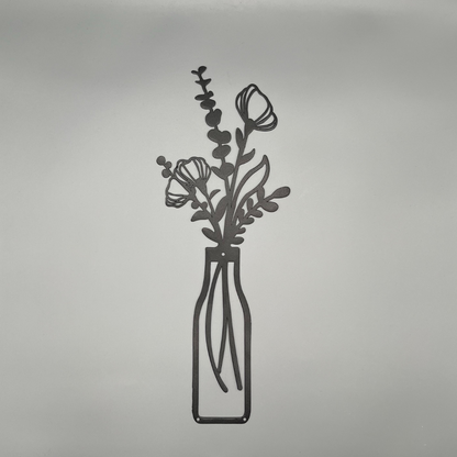 Silhouette von Mohnblumen und Eukalyptus in einer Vase in Metall in Schwarz