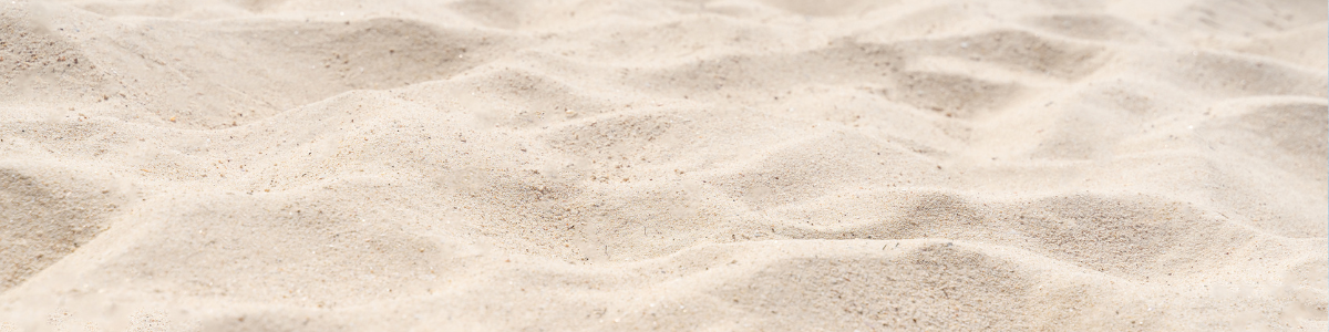 heller feiner Sand, leichte Dünen